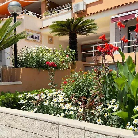 Paradise Solo Familias